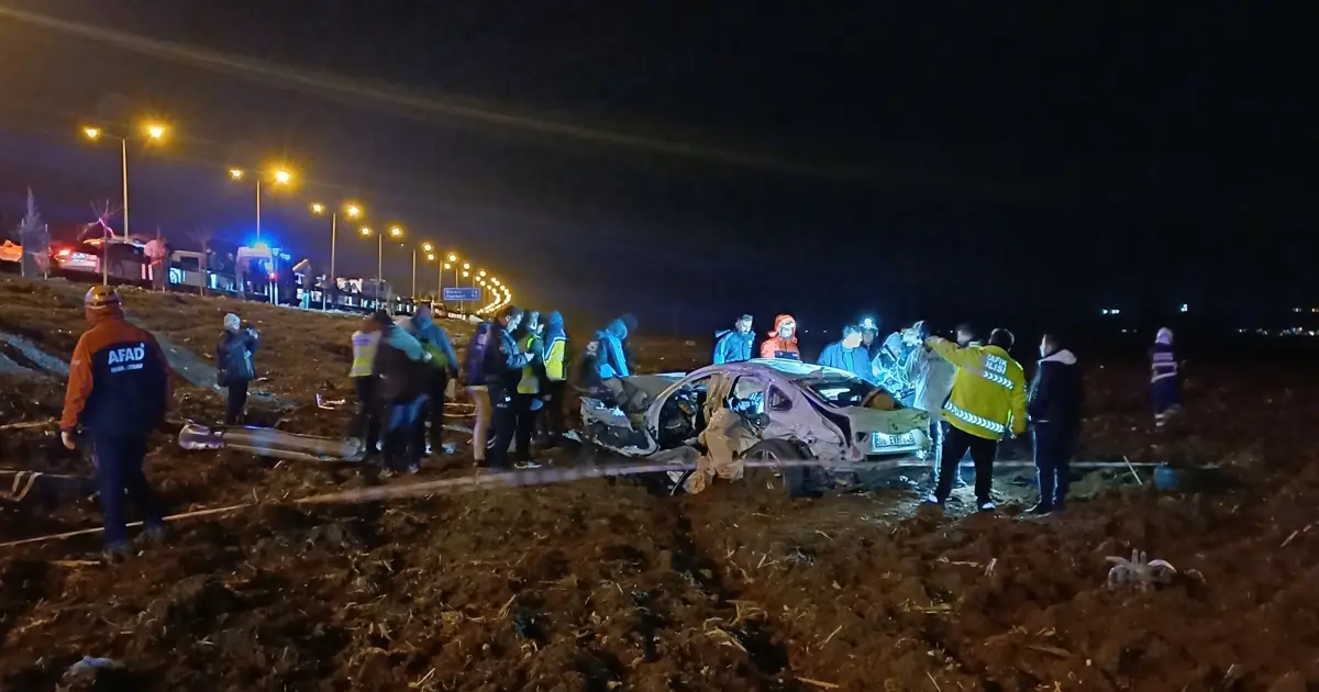 Batman'da katliam gibi kaza. İki araç da şarampole uçtu