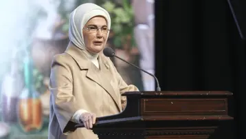 "Tıp ilmi, sanattan, felsefeden beslendikçe insanı bir bütün olarak iyileştiren özünü koruyacaktır"