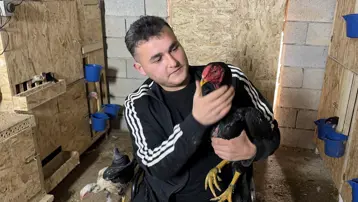 Fiziksel engeline rağmen 23 yaşında kendi işini kurdu. İl dışına da pazarlıyor