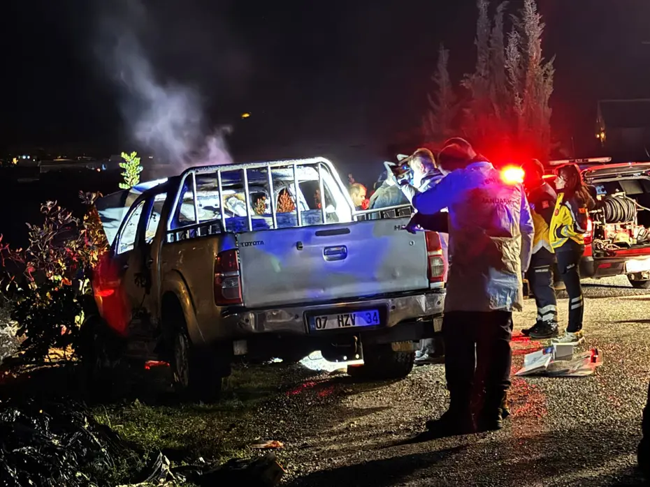 Yanan otomobilde ceset bulundu