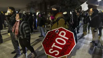 ABD'de Minnesota Valisi Walz ve 5 yerel yetkili mahkemeye çağırıldı 