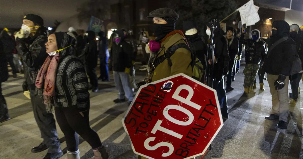 ABD'de Minnesota Valisi Walz ve 5 yerel yetkili mahkemeye çağırıldı