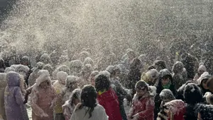 Aydın'da ilkokul öğrencileri karne heyecanını köpükle yaşadı

