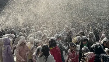 Aydın'da ilkokul öğrencileri karne heyecanını köpükle yaşadı
