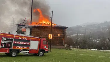 450 yıllık camide yangın çıktı. Cami kullanılamaz hale geldi