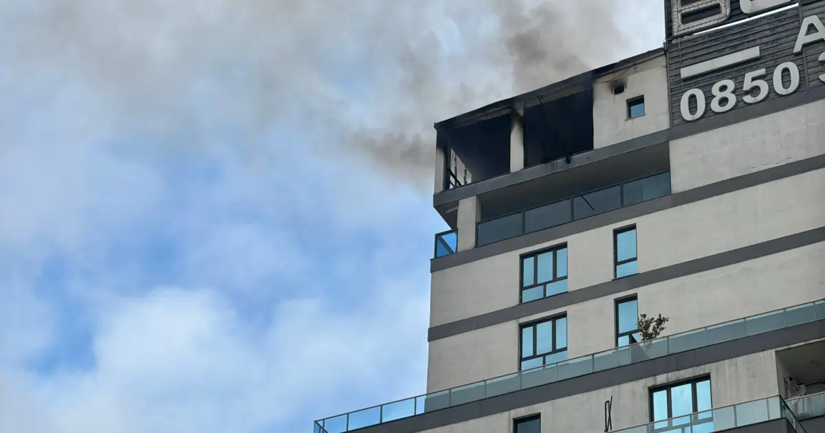 16 katlı binanın terasındaki kafede yangın