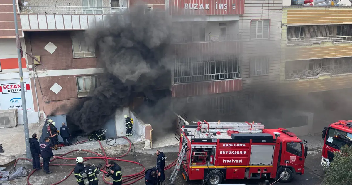 Yatak deposunda yangın: Ekipler olay yerinde