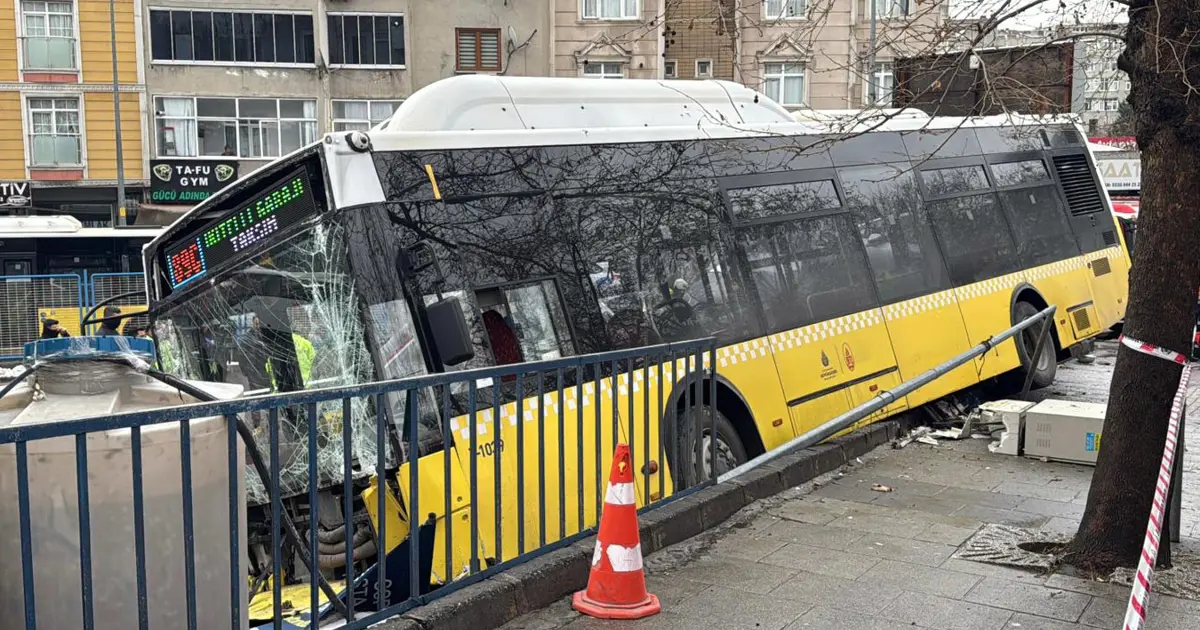 Esenler'de korkunç kaza! İETT otobüsü otoparka daldı