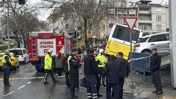 Esenler'de İETT otobüsü otoparka daldı