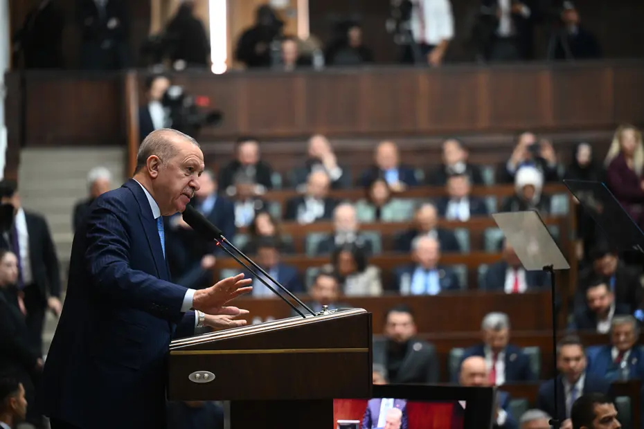 Erdoğan’dan bayrak indirme provokasyonuna tepki: Bayrağımıza uzanan kirli elleri bulup, hesap soracağız