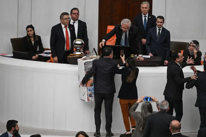 GENEL KURUL'DA TARTIŞMA 1