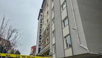 Çatıdan düşen adam hayatını kaybetti