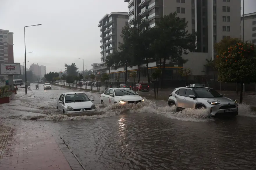 ANTALYA'DA KUVVETLİ SAĞANAK BEKLENTİSİ 2