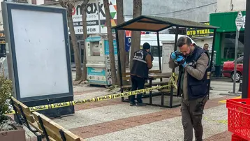 Parkta bıçaklı saldırı: Bir kişi ağır yaralı