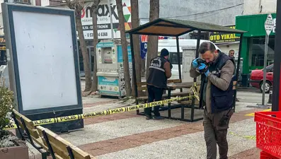 Parkta bıçaklı saldırı: Bir kişi ağır yaralı