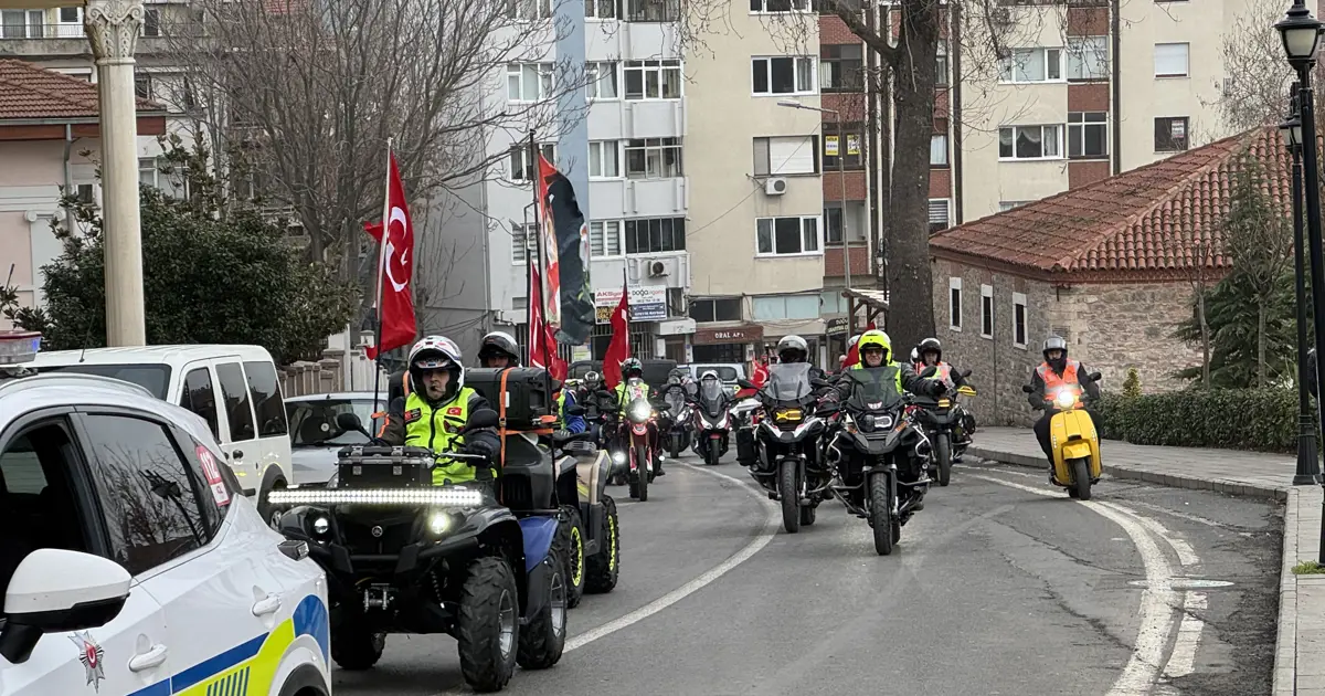 Tekirdağ'da bayrağa saygı sürüşü