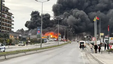 Büyükçekmece'de şirket deposunda yangın