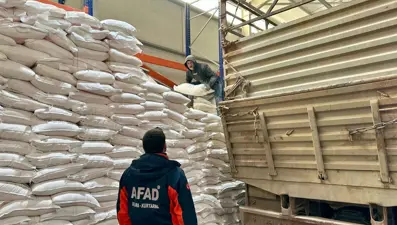 Türkiye, Aynularab'a 11 TIR insani yardım malzemesi sevk etti