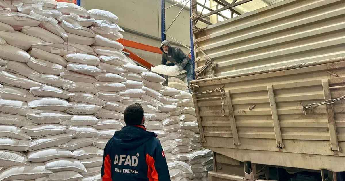 Türkiye, Aynularab'a 11 TIR insani yardım malzemesi sevk etti