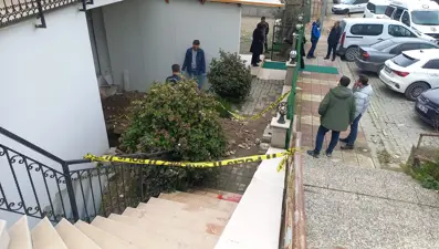 Apart otel sahibi merdivenden düşerek öldü 