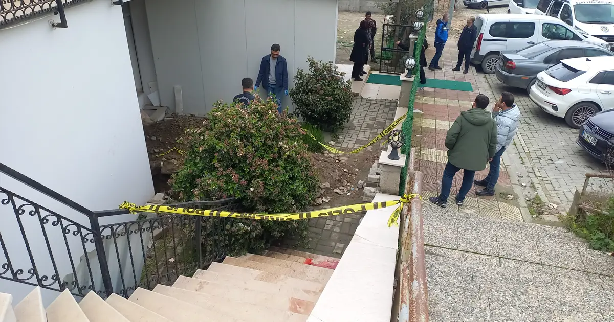 Apart otel sahibi merdivenden düşerek öldü