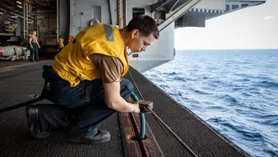 ABD donanması İran açıklarında. Trump'tan açıklama