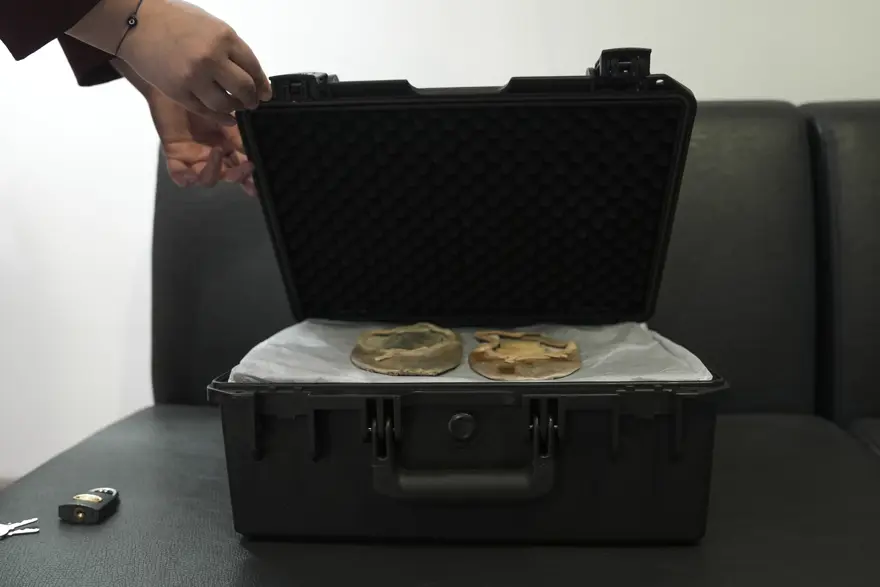 Amy Winehouse'un kanlı bale pabuçları Türkiye'den çıktı. Ankaralı çifte milyonlarca liralık teklif yağıyor 5