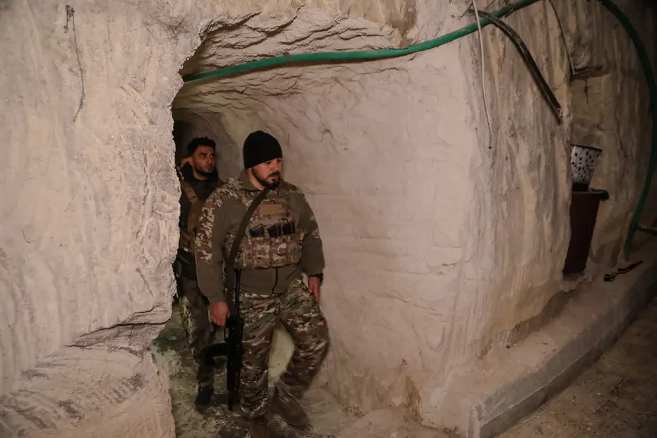 Terör örgütü YPG'nin yer altı şehri. Kamyonet bile girebiliyor