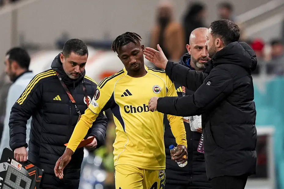 Avrupa maçı sonrası spor yazarları Fenerbahçe’yi değerlendirdi: “Elini taşın altına koymuyor”