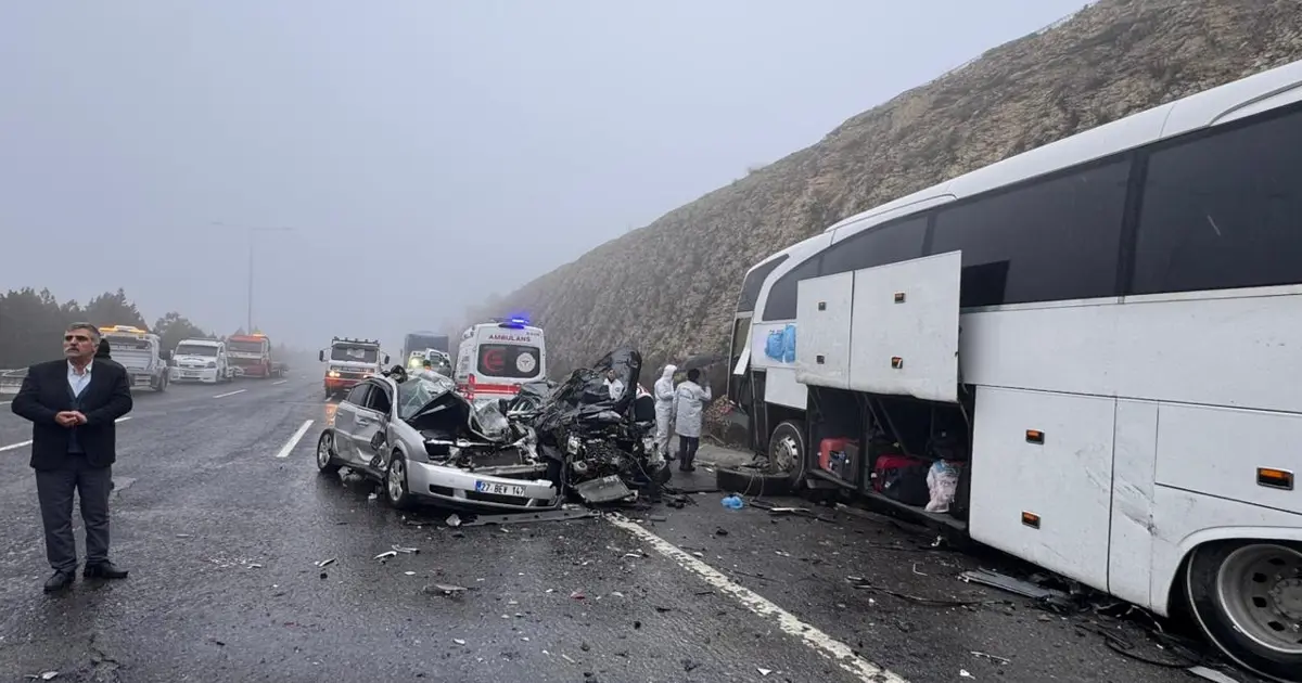 TAG Otoyolu'nda zincirleme kaza. İki ölü, 11 yaralı