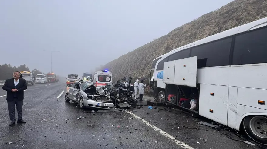 TAG Otoyolu'nda zincirleme kaza. İki ölü, 11 yaralı 