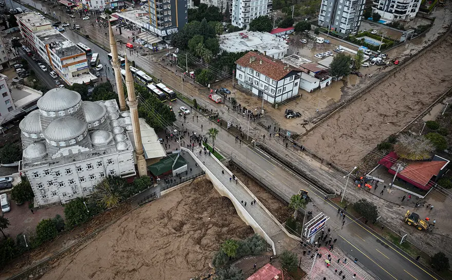 BUGÜN HAVA NASIL OLACAK? KUVVETLİ YAĞIŞLARA DİKKAT! 1 BUGÜN HAVA NASIL OLACAK? KUVVETLİ YAĞIŞLARA DİKKAT! 1