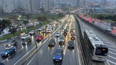 Okullar açıldı, İstanbul'da trafik yoğunluğu yüzde 70'i aştı
