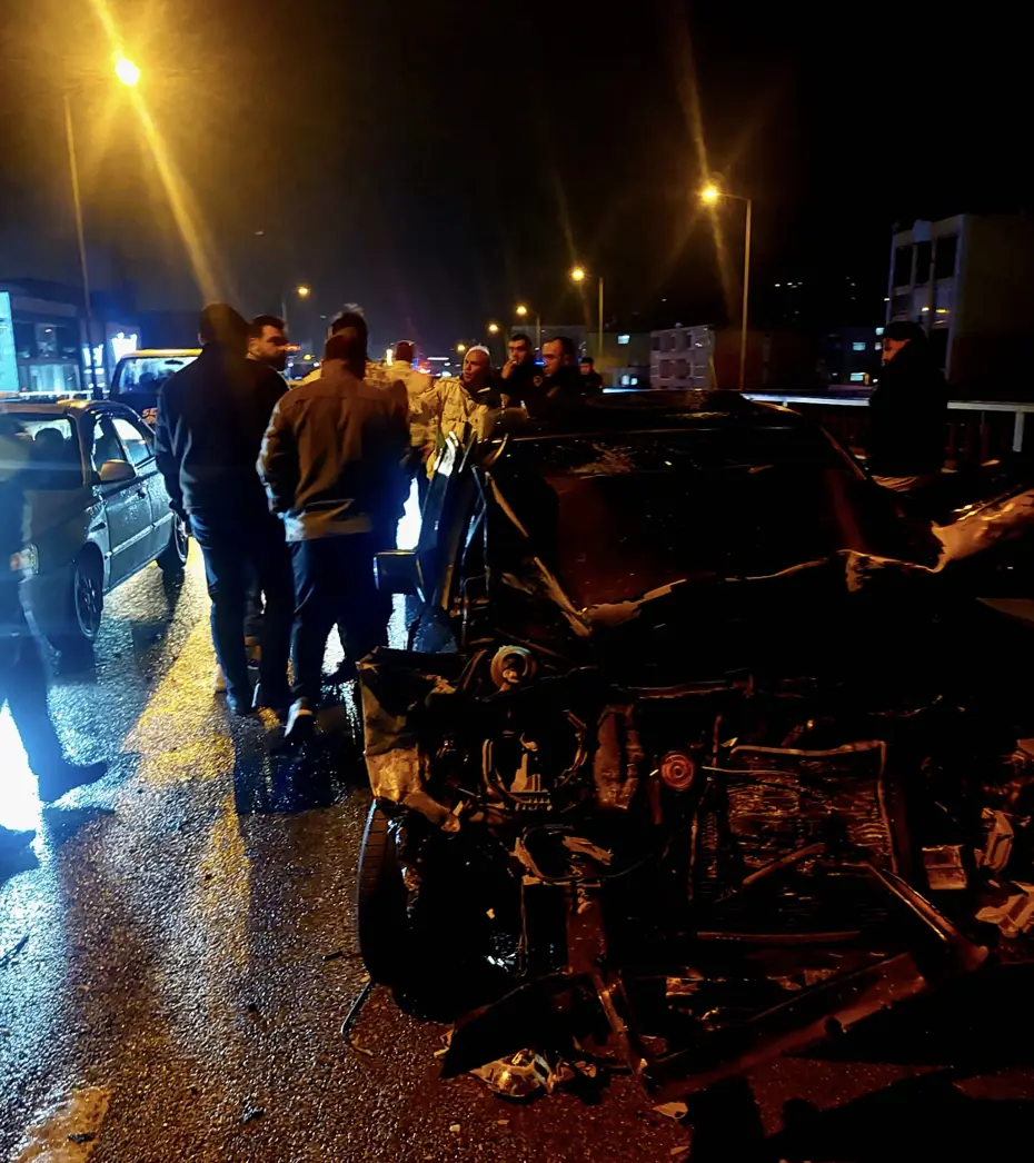 Zincirleme kazada 8 araç birbirine girdi