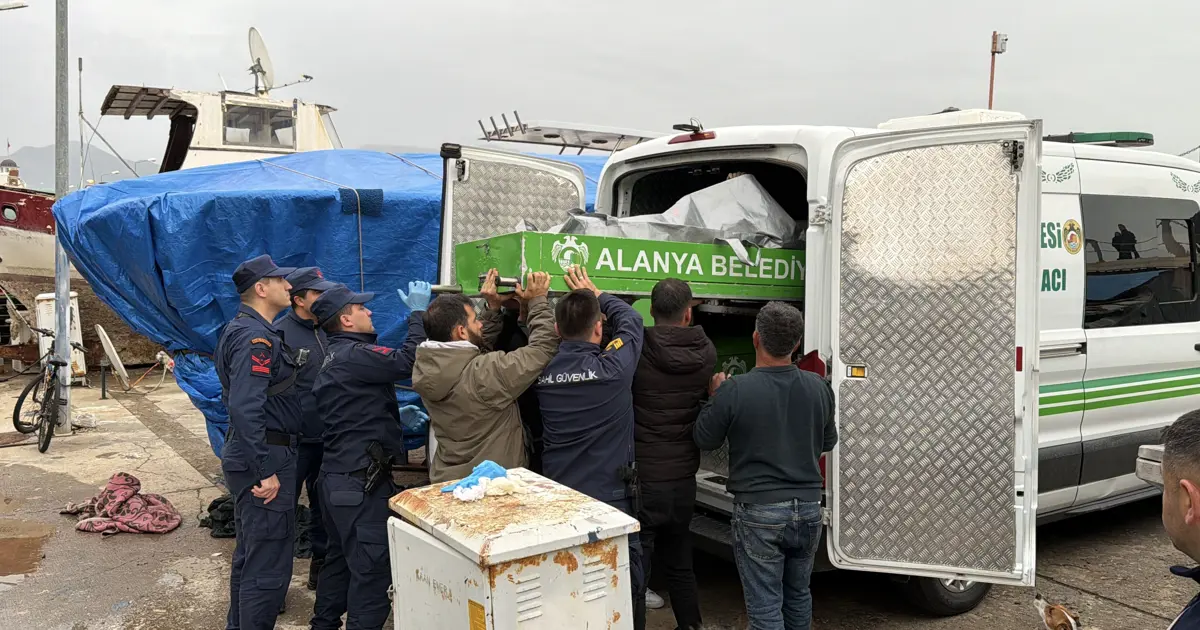 Alanya'da denizde erkek cesedi bulundu