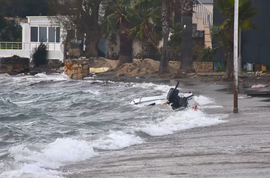 Muğla'da fırtına alarmı. Bodrum ve Milas'ta okullar tatil edildi