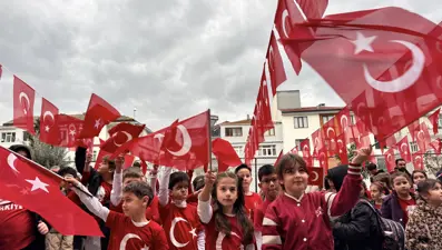 Yarıyıl sonrası ilk ders zili çaldı. İlk ders: Bayrak sevgisi