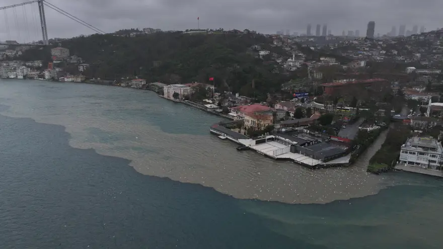 İstanbul'da kuvvetli yağış sonrası Boğaz'a çamur aktı 2