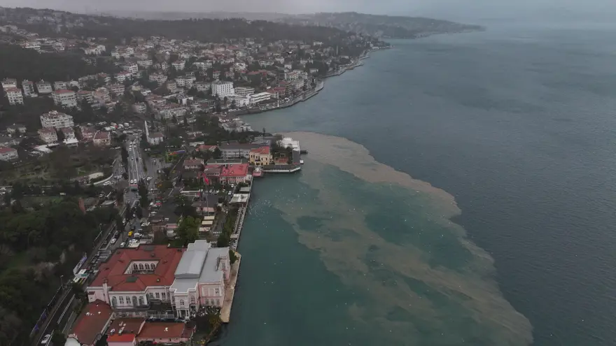 İstanbul'da kuvvetli yağış sonrası Boğaz'a çamur aktı 