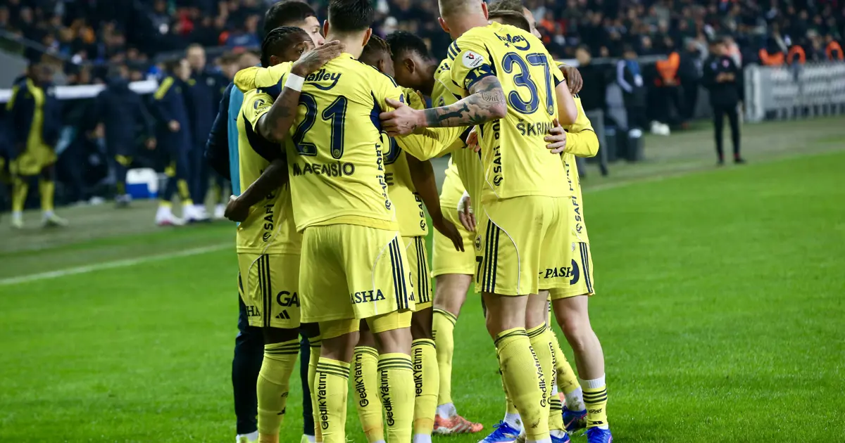Fenerbahçe zirve takibinde 3 puan peşinde, ilk 11 belli oldu