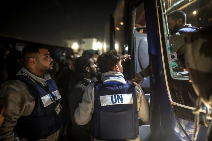 Refah'ta geçişler başladı. 2 buçuk yılın ardından evlerine dönen Filistinliler aileleri ile buluştu 4