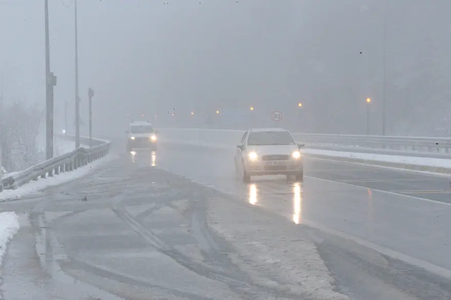 Bolu Dağı geçişinde kar etkili oluyor 3 Bolu Dağı geçişinde kar etkili oluyor 3