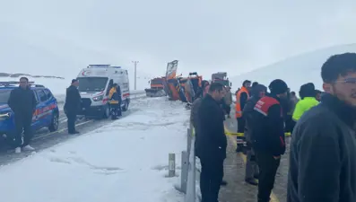 Van'da kar küreme aracı kaza yaptı. İki ölü