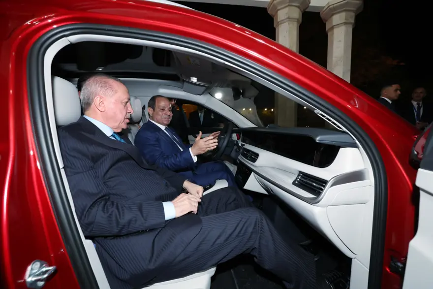 Cumhurbaşkanı Erdoğan, Sisi'ye Togg hediye etti
3 Cumhurbaşkanı Erdoğan, Sisi'ye Togg hediye etti
3