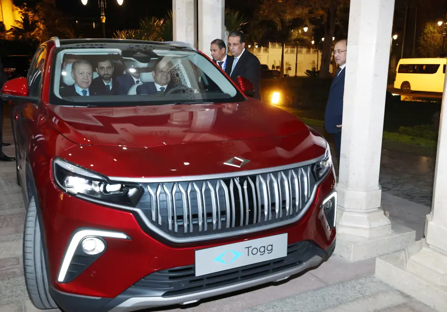 Cumhurbaşkanı Erdoğan, Sisi'ye Togg hediye etti
1 Cumhurbaşkanı Erdoğan, Sisi'ye Togg hediye etti
1