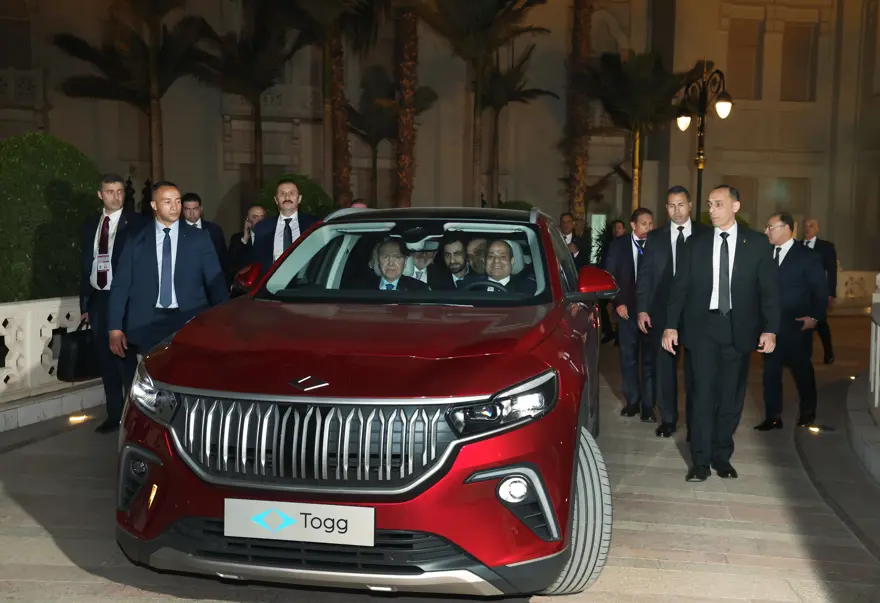 Cumhurbaşkanı Erdoğan, Sisi'ye Togg hediye etti
4 Cumhurbaşkanı Erdoğan, Sisi'ye Togg hediye etti
4