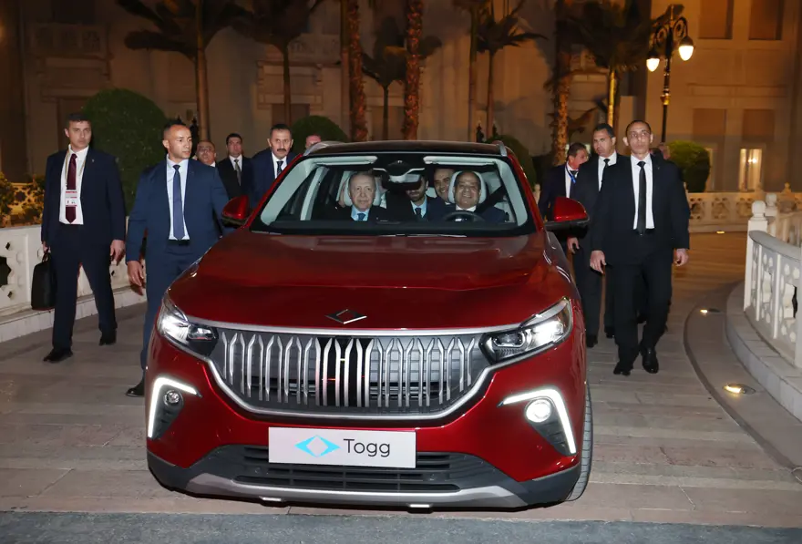 Cumhurbaşkanı Erdoğan, Sisi'ye Togg hediye etti
2 Cumhurbaşkanı Erdoğan, Sisi'ye Togg hediye etti
2