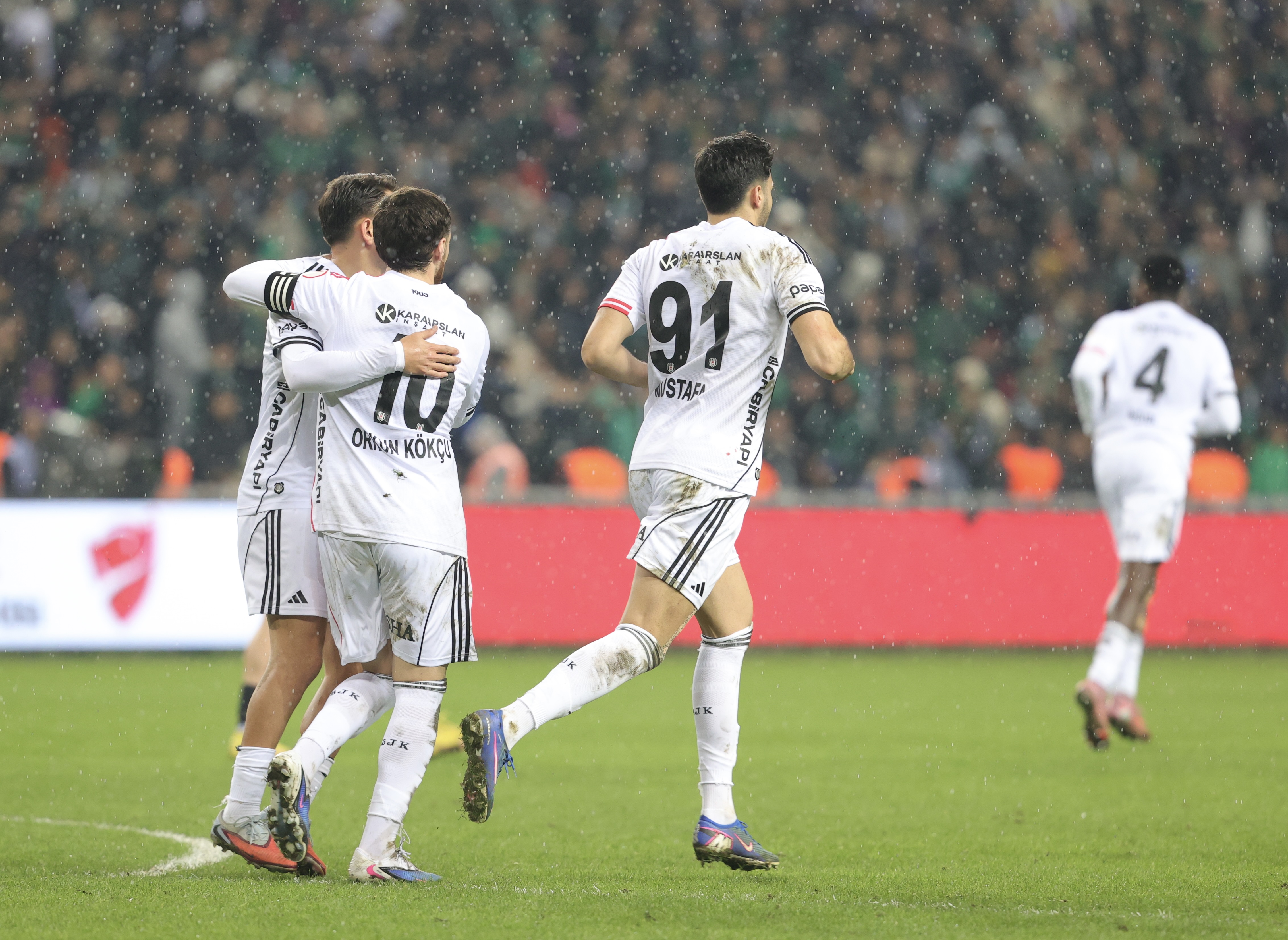 Beşiktaş yarın Alanyaspor ile karşılaşacak. Emmanuel Agbadou oynayacak mı?