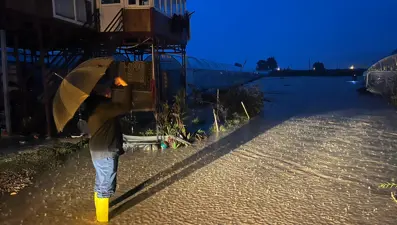 Antalya'da şiddetli sağanak. Hortum çıktı, elektrikler kesildi