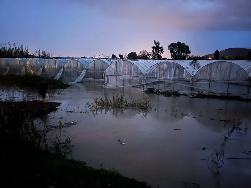 Antalya'da şiddetli sağanak. Hortum çıktı, elektrikler kesildi 3